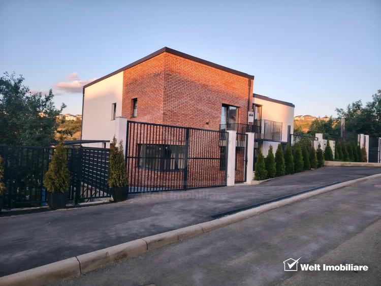 Duplex cu 5 camere cu Canalizare în Dezmir