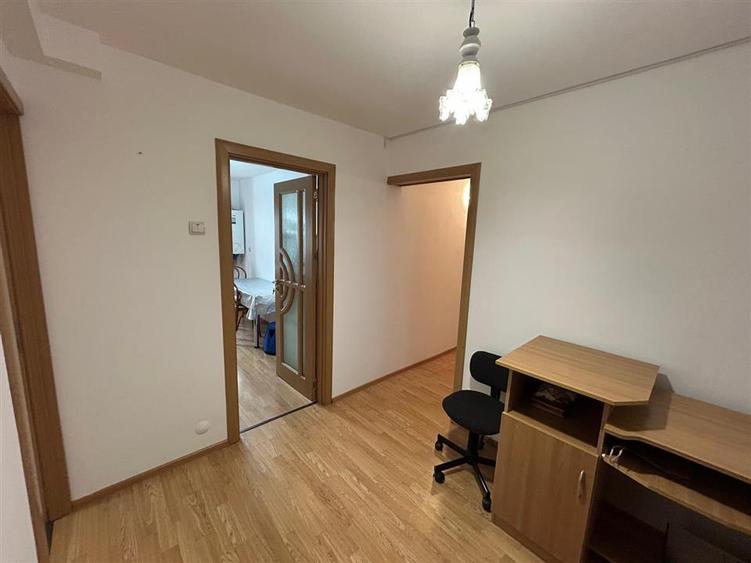 Apartament cu 3 camere decomandat, mobilat în Brăilei