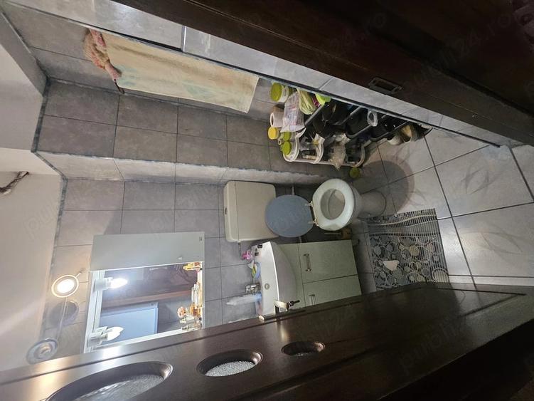 Apartament cu 3 camere semidecomandat în Obor