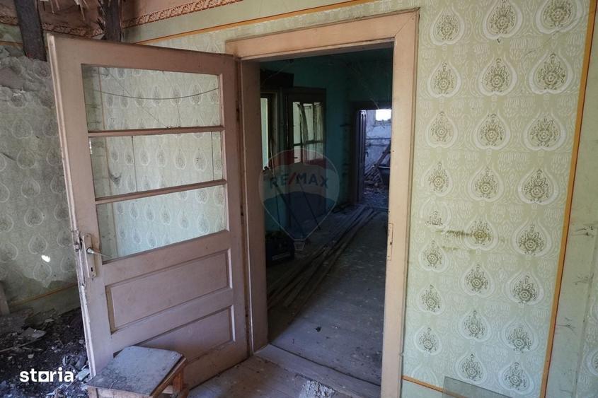 Casă cu 2 camere cu Teren 1958 Mp în Tisa