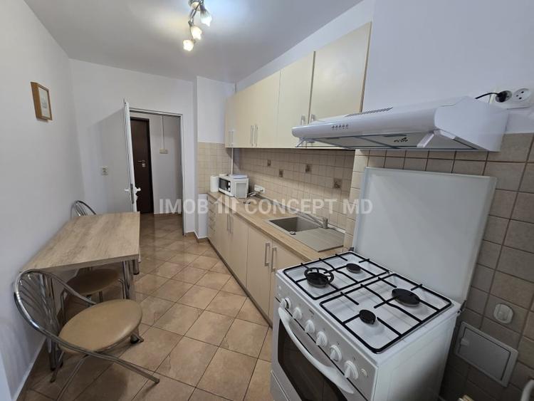 Apartament cu 3 camere decomandat, mobilat în Central