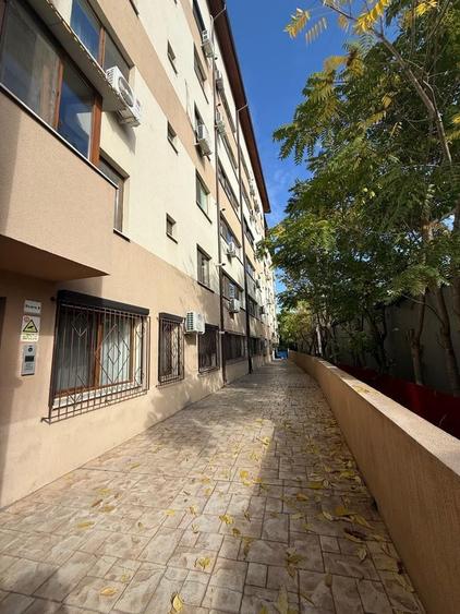 Apartament cu 4 camere în Mihai Bravu