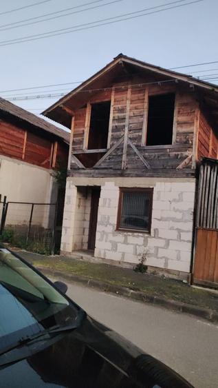 Casă cu 4 camere cu Teren 200 Mp în Central