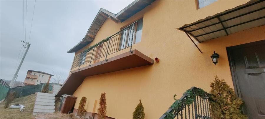 Duplex cu 3 camere cu Canalizare în Bucium