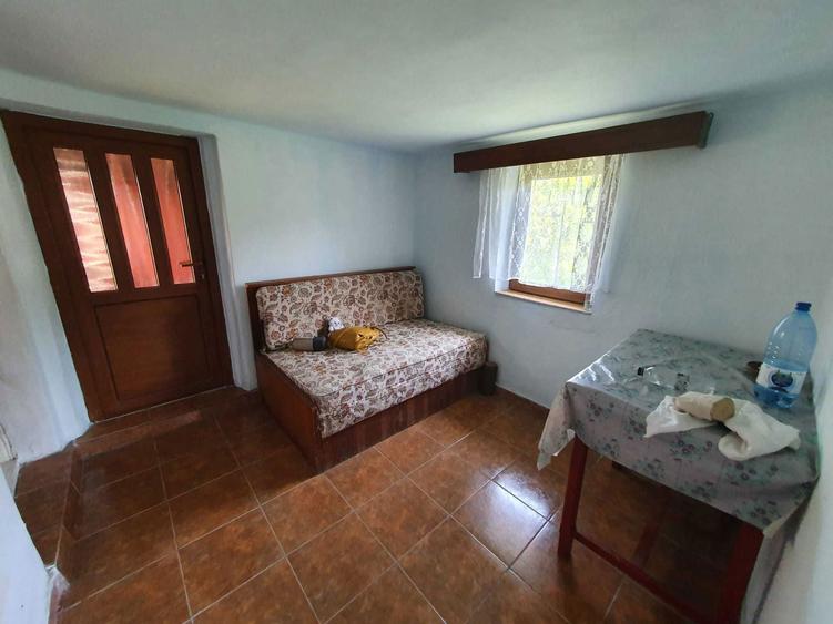 Casă cu 3 camere în Slătioara