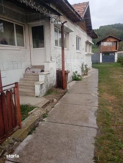 Casă cu 4 camere cu Teren 1094 Mp în Măgureni