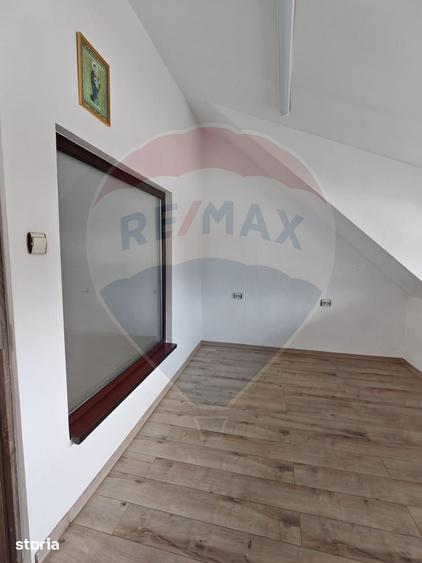 Casă cu 4 camere cu Teren 50 Mp în Bartolomeu