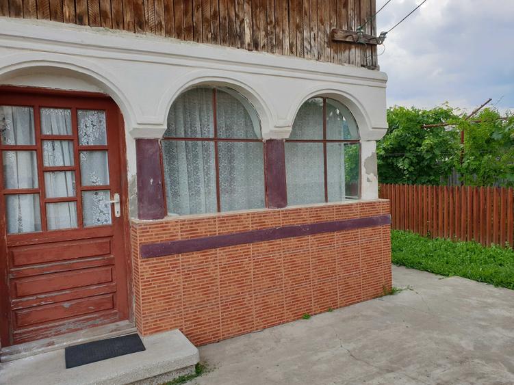 Casă cu 4 camere în Stâlpeni