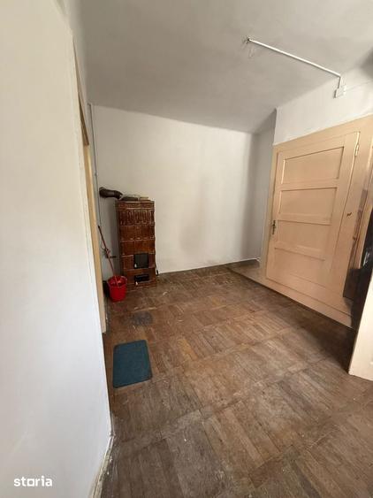 Casă cu 5 camere cu Teren 292 Mp în Tractorul