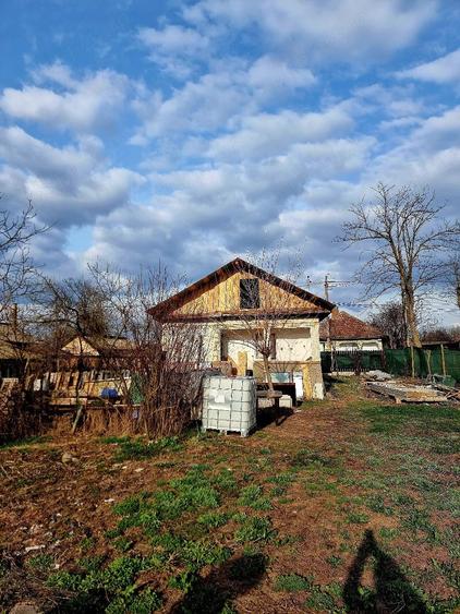 Casă cu Teren 1200 Mp în Sălciile