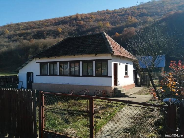 Casă cu 3 camere în Isverna