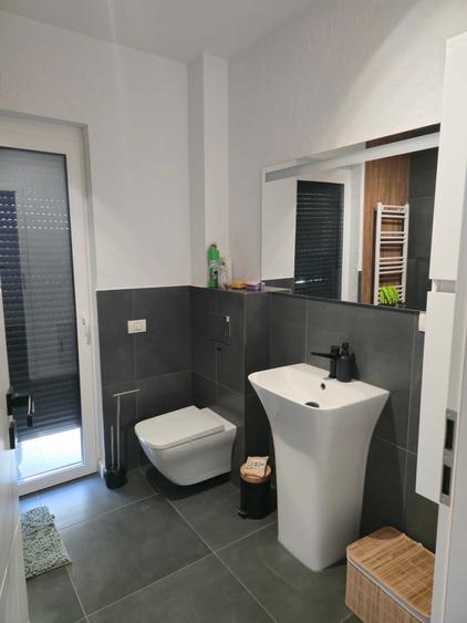 Apartament cu 3 camere decomandat în Exterior Vest