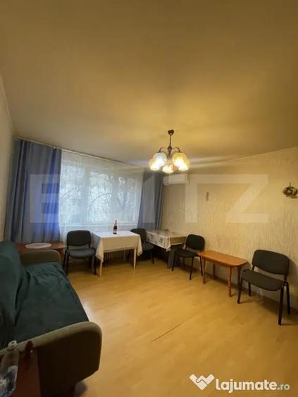 Apartament cu 3 camere semidecomandat în Central