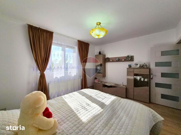 Casă cu 4 camere cu Teren 2575 Mp în Iordăcheanu