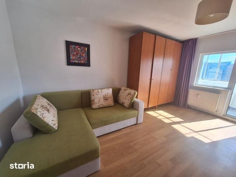 Garsonieră decomandată în Titan