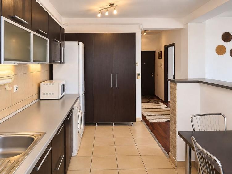 Apartament cu 2 camere semidecomandat, mobilat în Bună Ziua