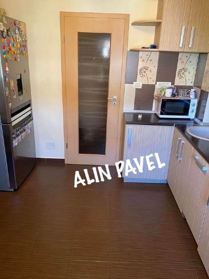 Apartament cu 3 camere semidecomandat, mobilat în Aradului