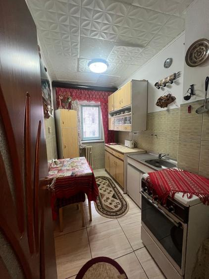 Apartament cu 3 camere semidecomandat în Casa de Cultură
