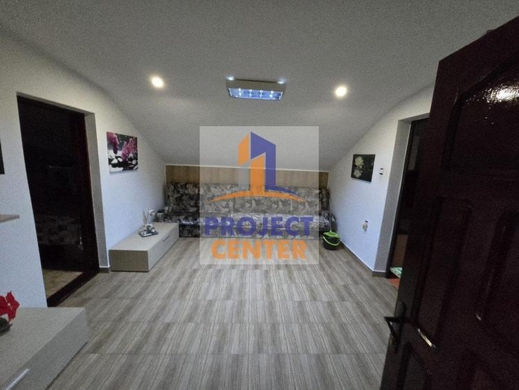 Casă individuală cu 10 camere cu Canalizare în Prelungirea Craiovei