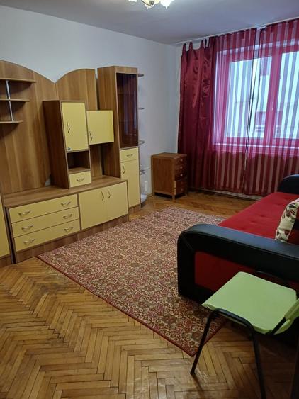 Garsonieră decomandată în Central