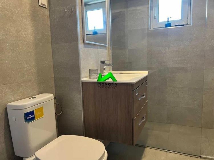 Apartament cu 3 camere decomandat, mobilat în Central