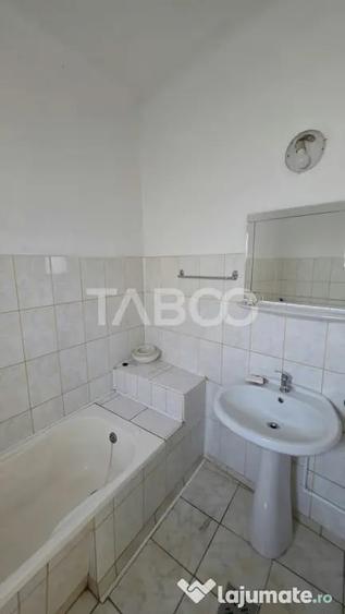 Casă cu 2 camere cu Teren 720 Mp în Petrești