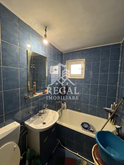 Apartament cu 3 camere decomandat în Exterior Vest