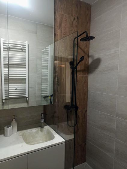 Apartament cu 2 camere, mobilat în Regie