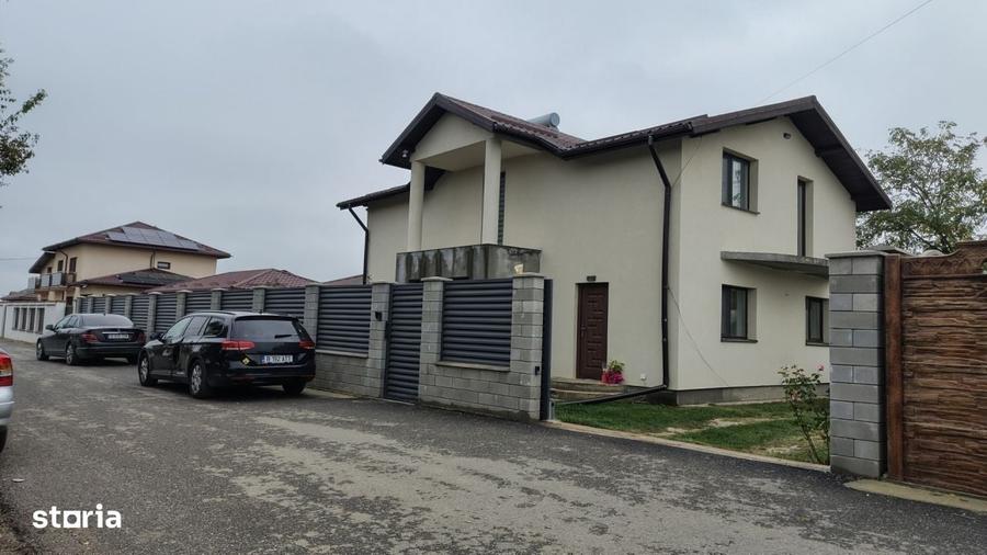 Casă cu 4 camere în Izvoru