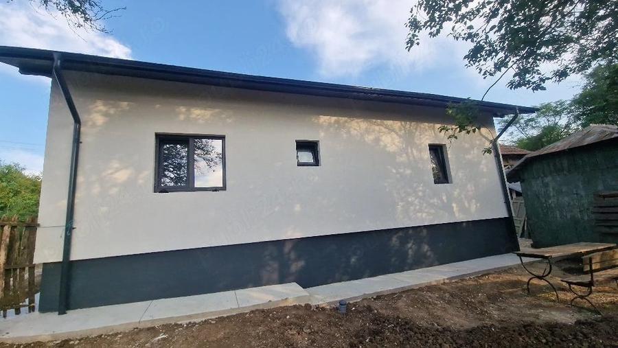 Casă cu 4 camere cu Teren 1800 Mp în Bârsoiu