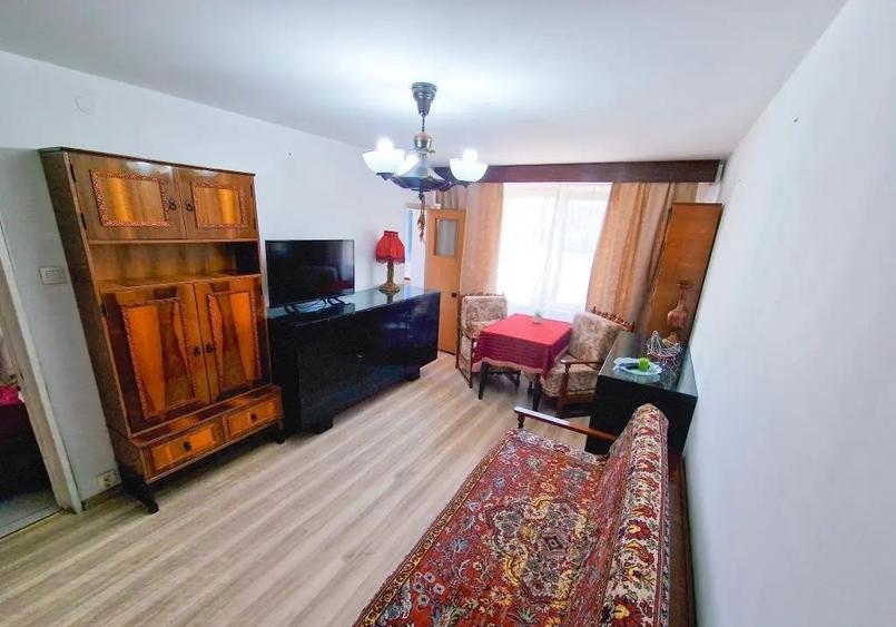 Apartament cu 3 camere decomandat, mobilat în Titan — fotografia 1