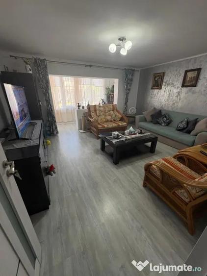 Apartament cu 3 camere decomandat în Pantelimon