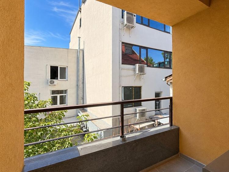 Apartament cu 3 camere decomandat, mobilat în Primăverii