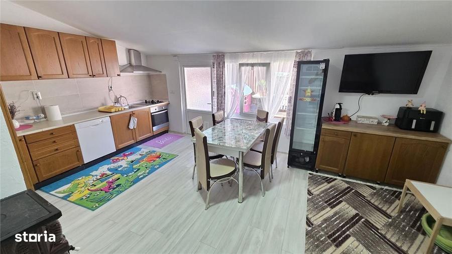 Apartament cu 4 camere semidecomandat în Agadici