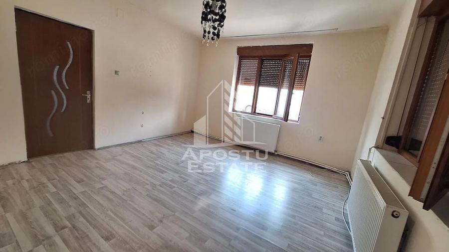 Casă cu 6 camere cu Teren 479 Mp în Crișan