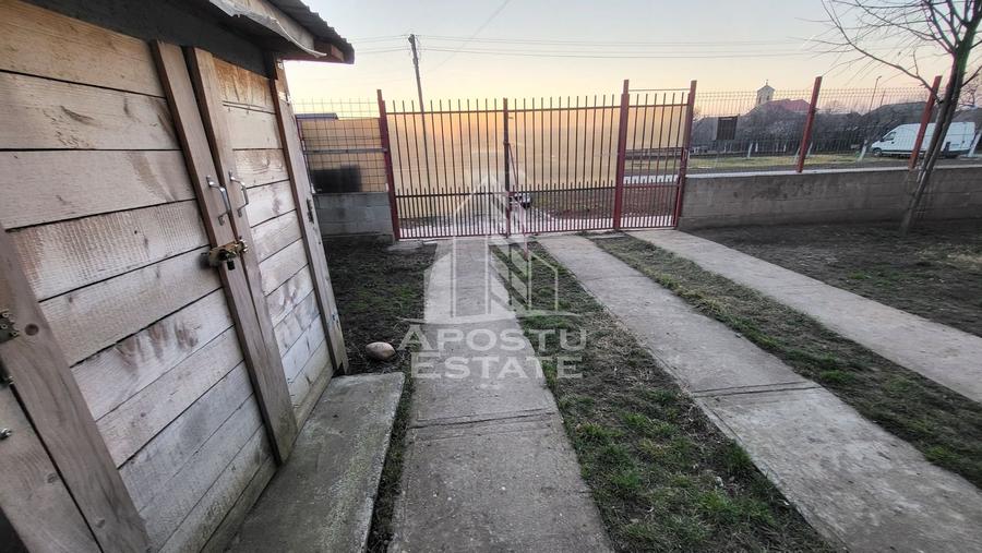 Casă individuală cu 3 camere cu Canalizare în Satchinez