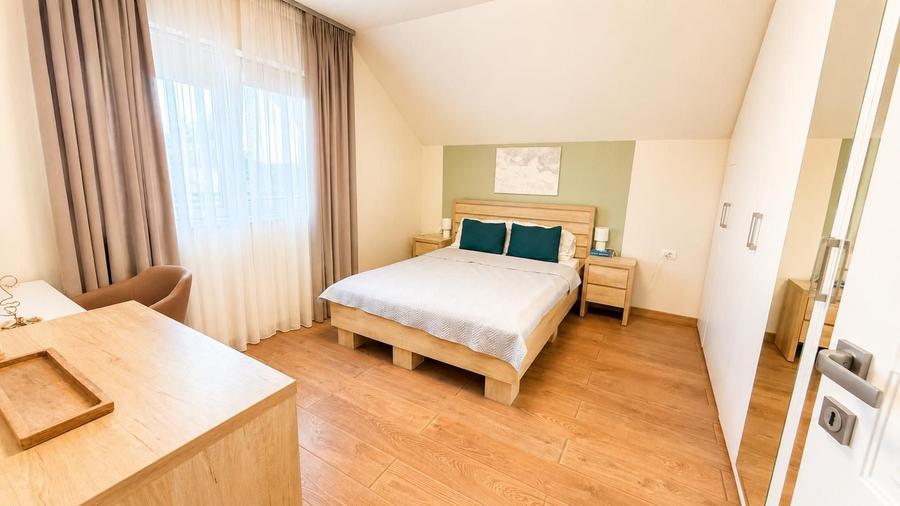 Apartament cu 3 camere, mobilat în Dumbrăvița