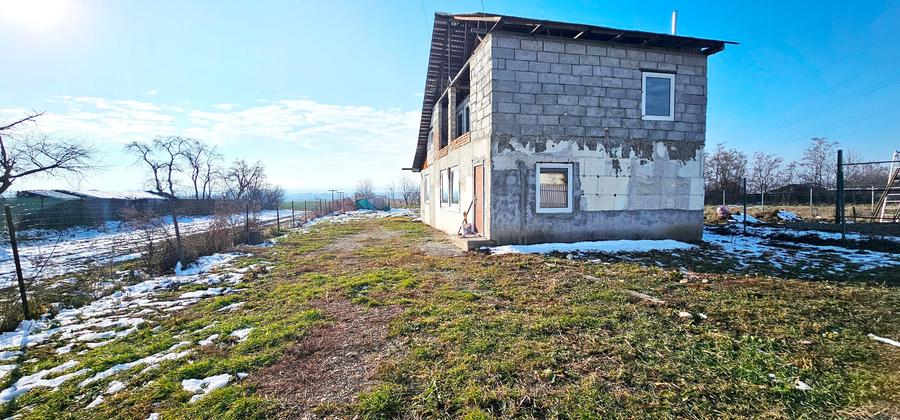 Casă cu 5 camere cu Teren 1407 Mp în Exterior Vest