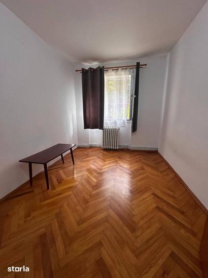 Apartament cu 3 camere semidecomandat în Traian