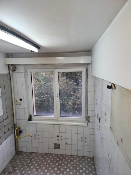 Apartament cu 3 camere semidecomandat în 1 Mai