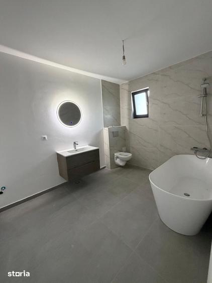 Casă cu 5 camere cu Teren 461 Mp în Domnești