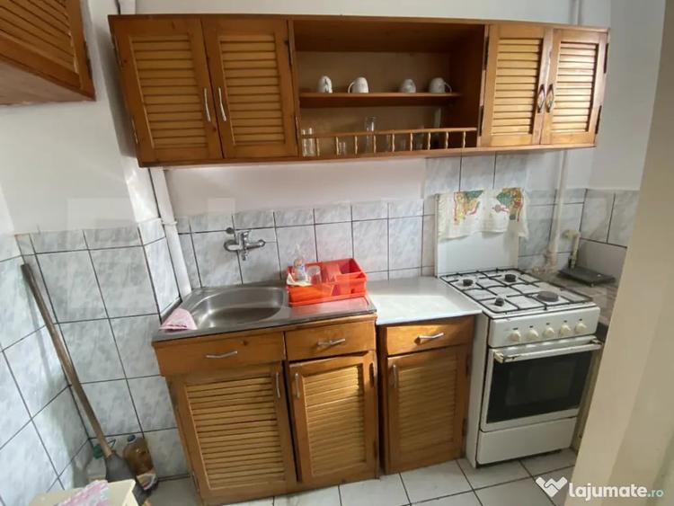 Apartament cu 2 camere semidecomandat, mobilat în Central
