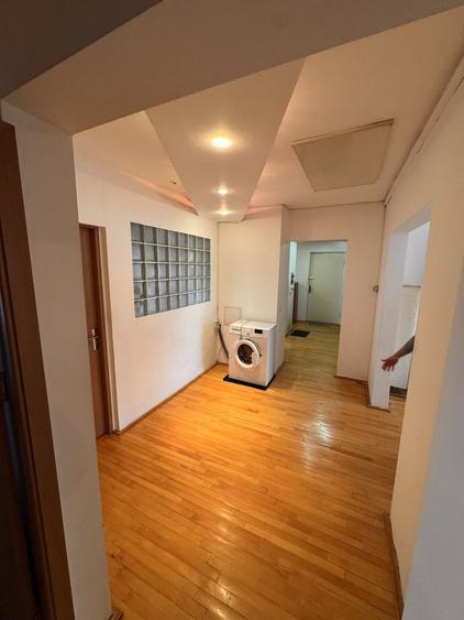 Apartament cu 4 camere decomandat în Tudor