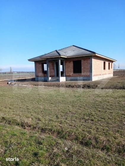 Casă cu 4 camere cu Teren 600 Mp în Botiz