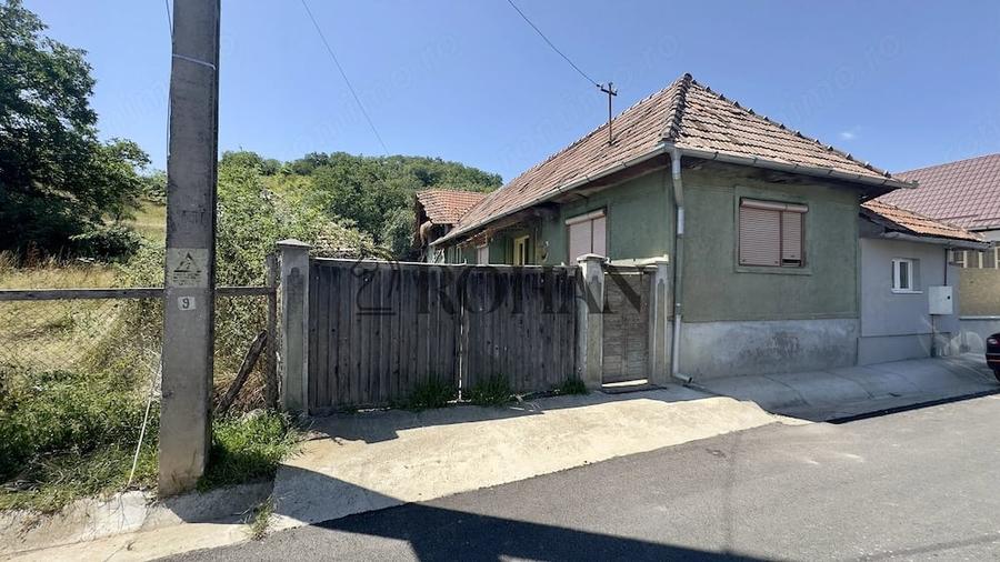 Casă cu 2 camere cu Teren 2015 Mp în Cricău