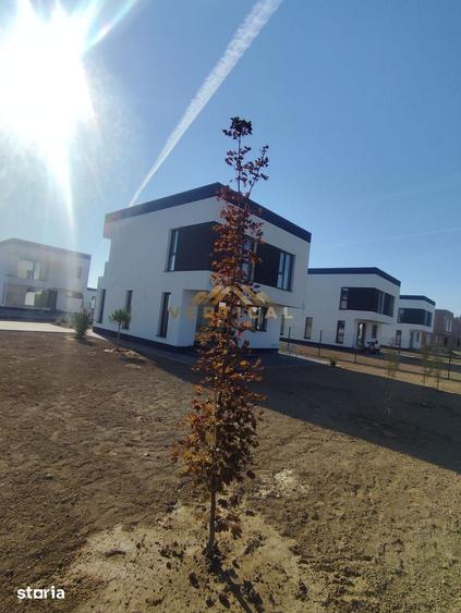 Casă cu 4 camere cu Teren 504 Mp în Vărăști
