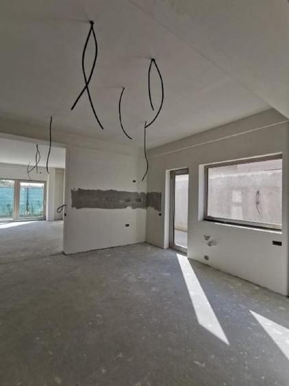 Duplex cu 4 camere cu Teren 246 Mp în Tomis Nord