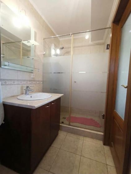 Casă individuală cu 4 camere cu Canalizare în Sud