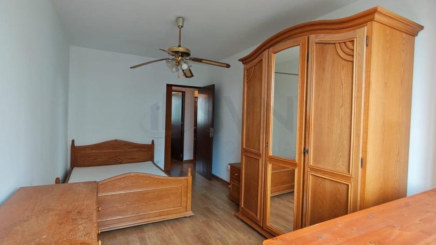 Apartament cu 3 camere semidecomandat în Timișoara