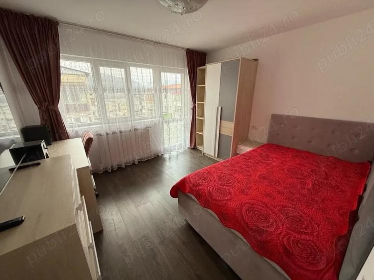 Apartament cu 3 camere decomandat, mobilat în Central